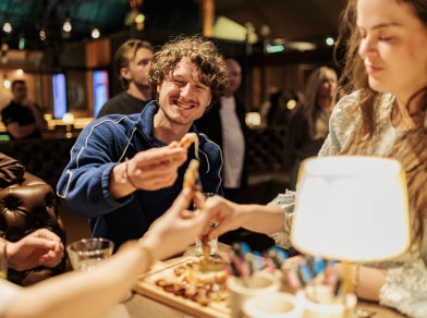 RADSTAKESOCIALBAR 08032026 TIMMENGERINK 98