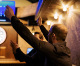 RADSTAKESOCIALBAR 08032026 TIMMENGERINK 96